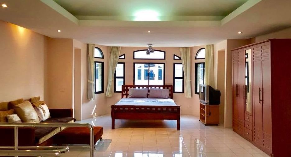 For rent 4 bedrooms house in Watthana, Bangkok