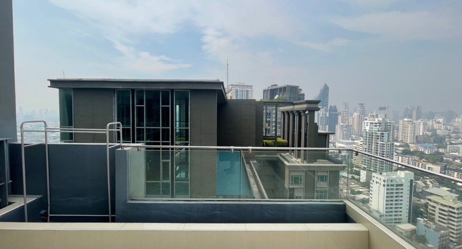 À louer 3 chambres condo à Khlong Toei, Bangkok