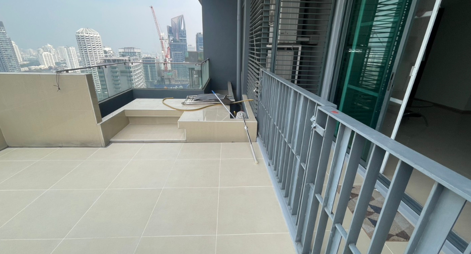 À louer 3 chambres condo à Khlong Toei, Bangkok