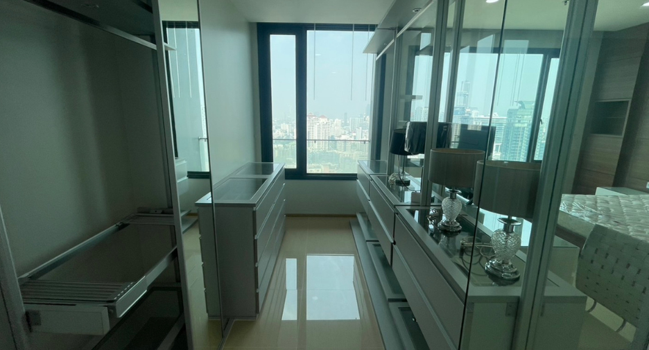 À louer 3 chambres condo à Khlong Toei, Bangkok