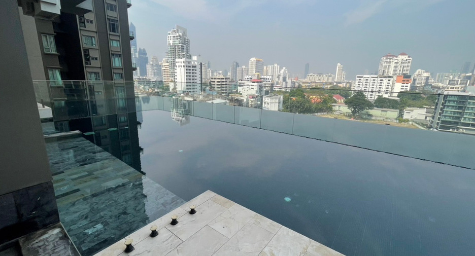 À louer 3 chambres condo à Khlong Toei, Bangkok