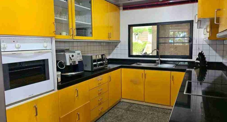 For sale 3 bedrooms condo in Bang Lamung, Chonburi