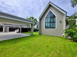 For sale 3 bed villa in Watthana, Bangkok