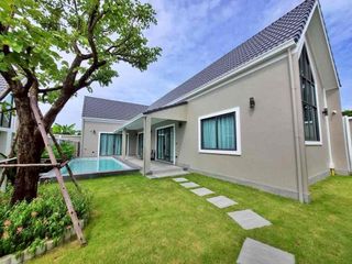 For sale 3 bed villa in Watthana, Bangkok