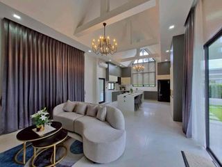 For sale 3 bed villa in Watthana, Bangkok