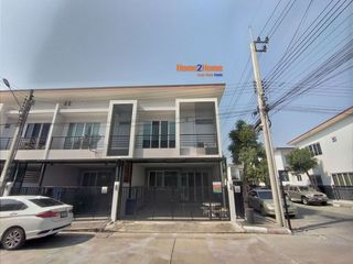 For sale 3 bed townhouse in Bang Khae, Bangkok