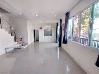 For sale 3 bed townhouse in Bang Khae, Bangkok