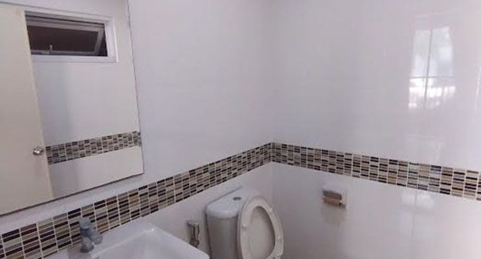 Reihenhaus zum Kauf mit 3 Zimmer in Bang Khae, Bangkok