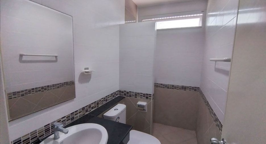 Reihenhaus zum Kauf mit 3 Zimmer in Bang Khae, Bangkok