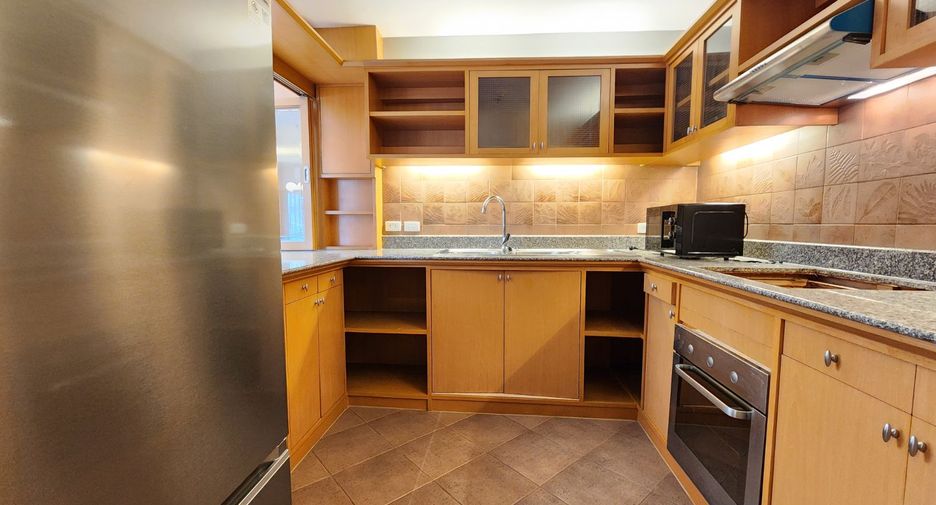 Apartment zur Miete mit 3 Zimmer in Bang Rak, Bangkok