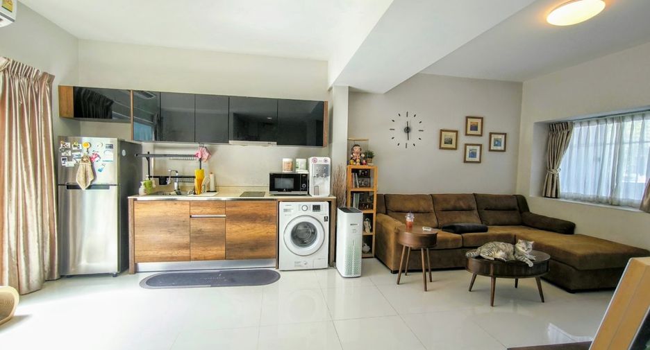 À vendre 2 chambres maison de ville à Lat Krabang, Bangkok