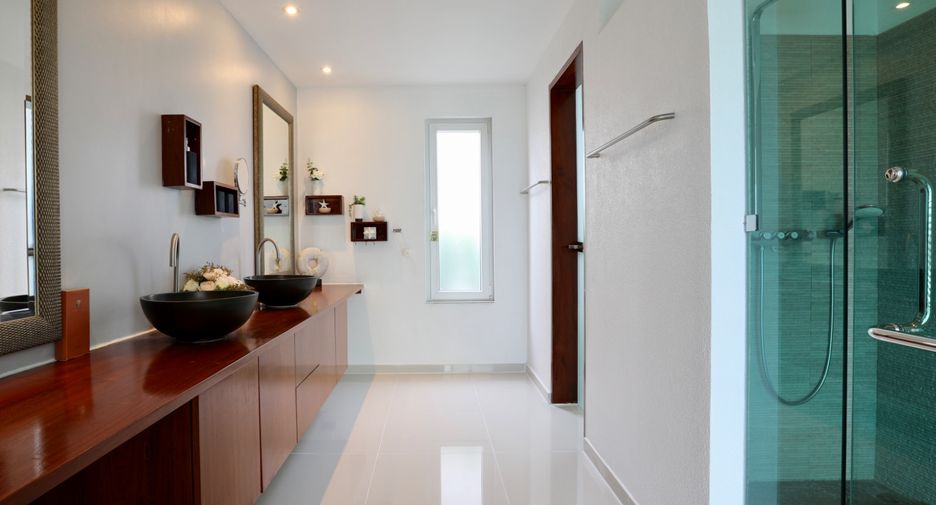 For sale 4 bed house in Bang Lamung, Chonburi
