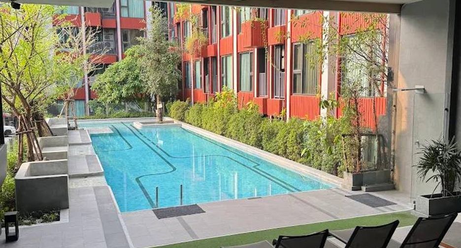 For sale 1 bed condo in Phra Khanong, Bangkok