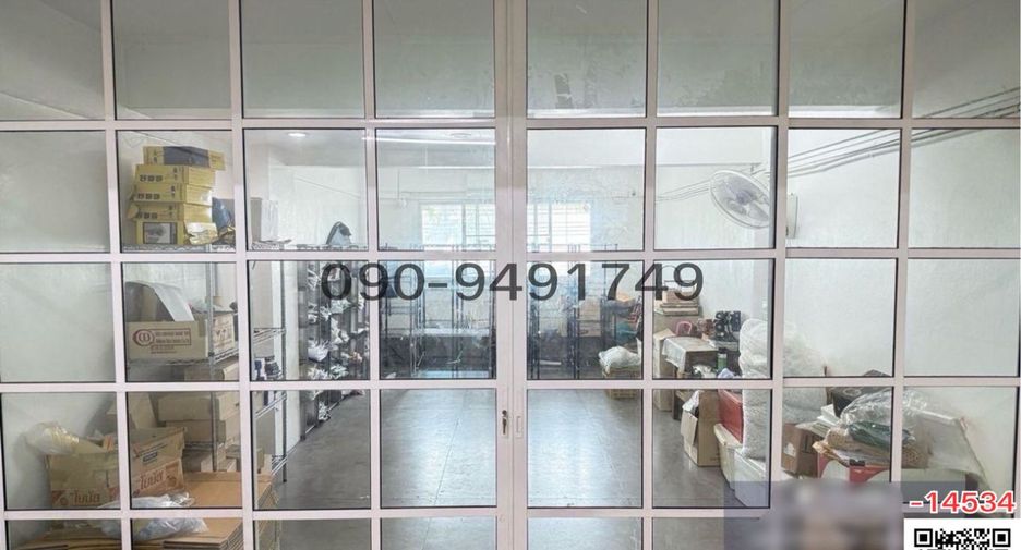 For sale 2 bedrooms retail Space in Khan Na Yao, Bangkok