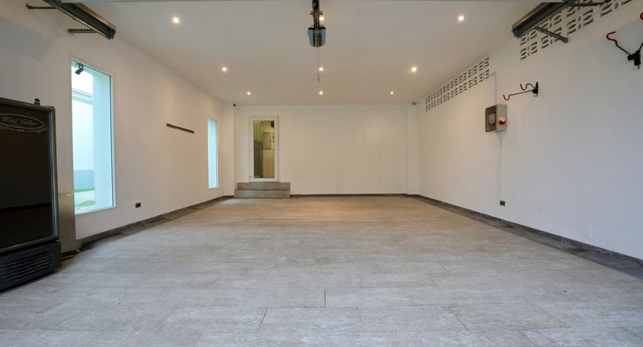 For sale 4 bed house in Bang Lamung, Chonburi