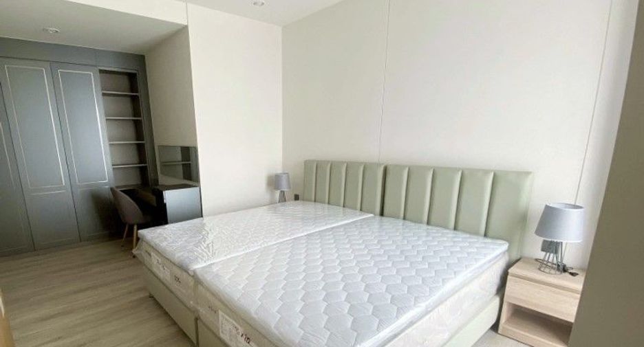 For rent 3 bedrooms condo in Huai Khwang, Bangkok