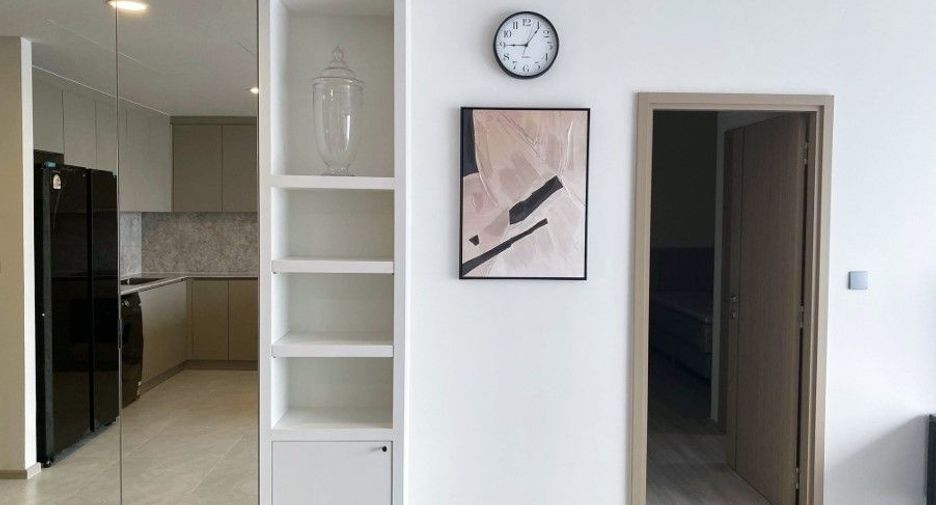 For rent 3 bedrooms condo in Huai Khwang, Bangkok