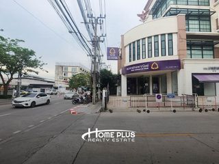For sale 4 bedrooms townhouse in Lat Phrao, Bangkok