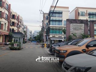 For sale 4 bedrooms townhouse in Lat Phrao, Bangkok