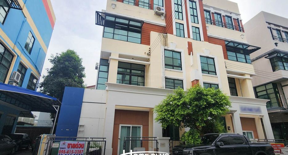出售 4 卧室 联排别墅 在 Lat Phrao, 曼谷