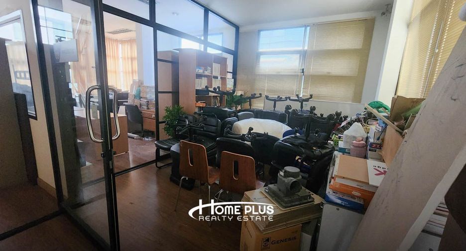 出售 4 卧室 联排别墅 在 Lat Phrao, 曼谷