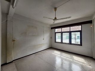 For sale 3 bed retail Space in Din Daeng, Bangkok
