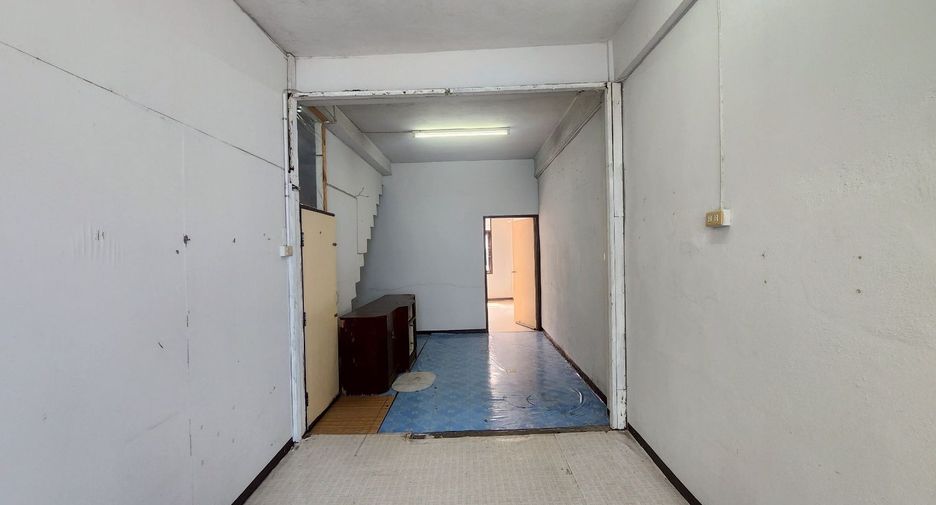 For sale 3 bedrooms retail Space in Din Daeng, Bangkok