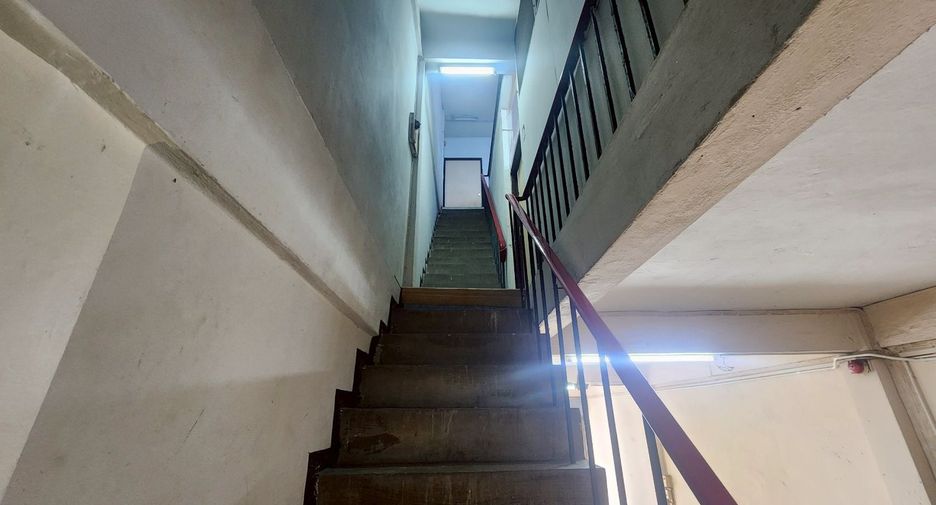 For sale 3 bedrooms retail Space in Din Daeng, Bangkok