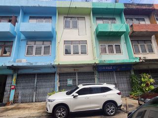 For sale 3 bed retail Space in Din Daeng, Bangkok