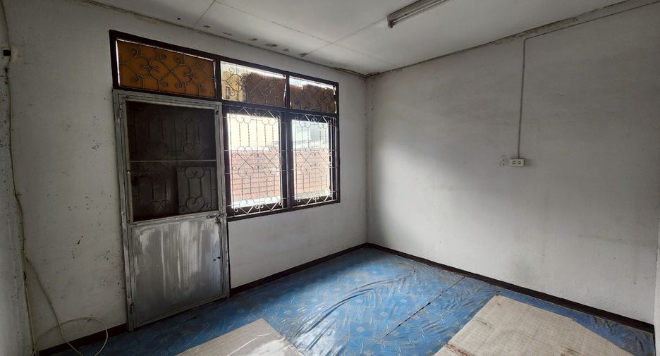 For sale 3 bedrooms retail Space in Din Daeng, Bangkok