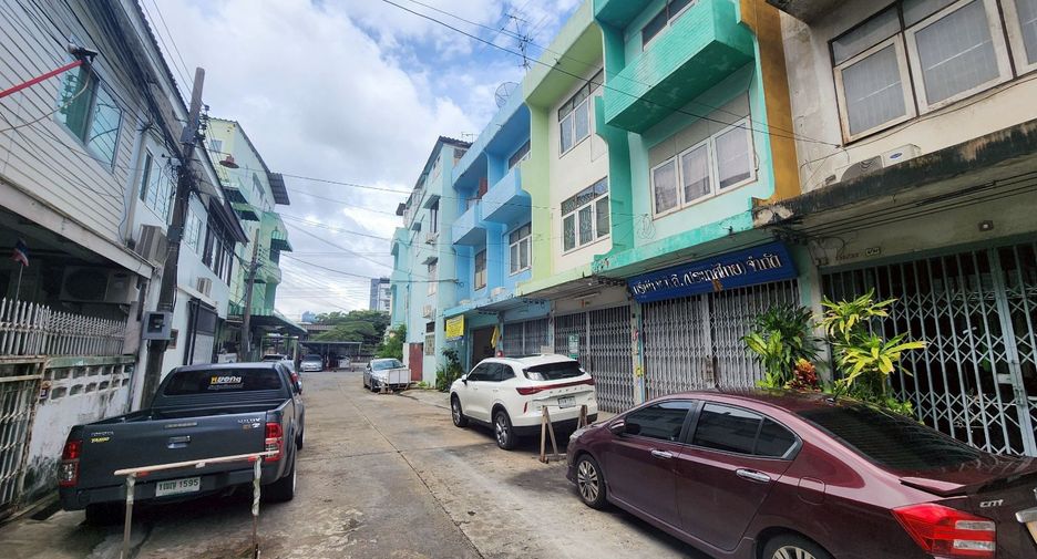 For sale 3 bedrooms retail Space in Din Daeng, Bangkok