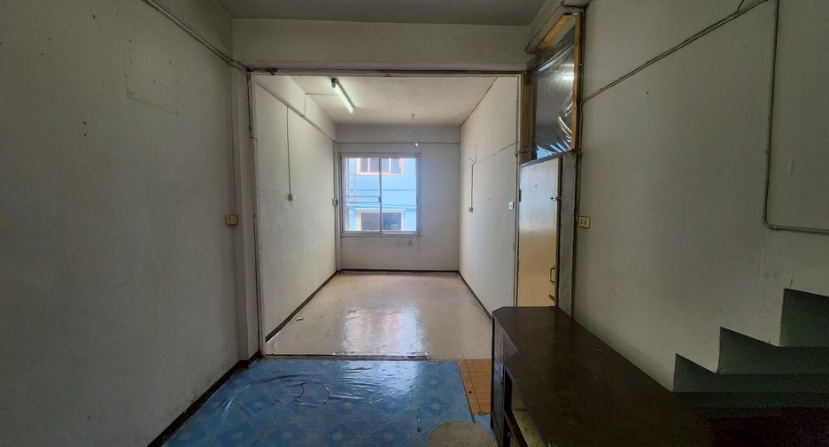 For sale 3 bedrooms retail Space in Din Daeng, Bangkok