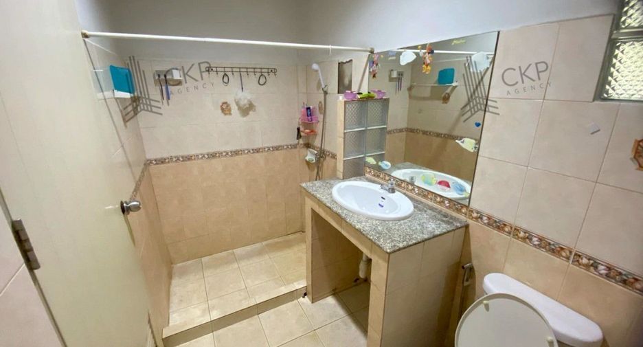For sale 3 bedrooms townhouse in Lam Luk Ka, Pathum Thani