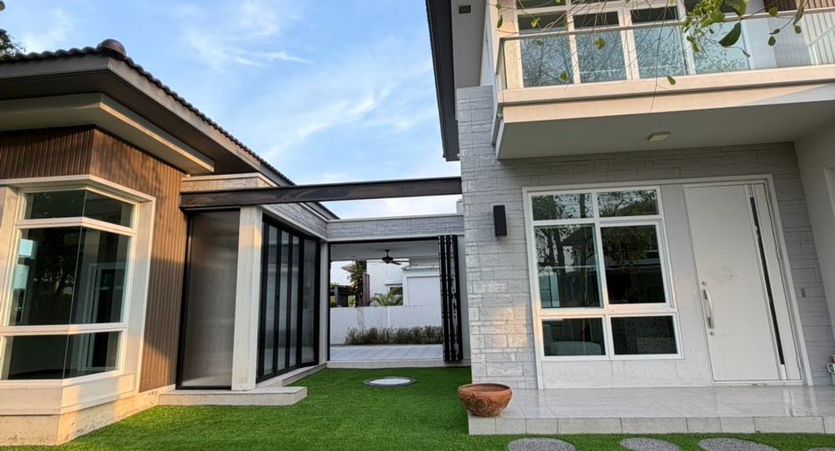 For sale 4 bedrooms house in Bang Khae, Bangkok