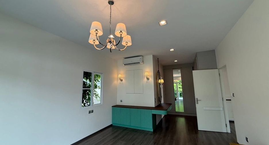 For sale 4 bedrooms house in Bang Khae, Bangkok