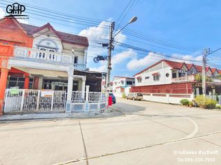 For sale 3 bed townhouse in Phanom Sarakham, Chachoengsao