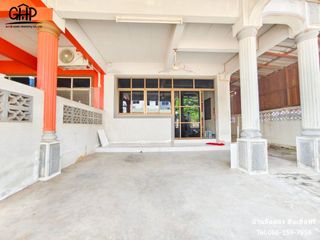 For sale 3 bed townhouse in Phanom Sarakham, Chachoengsao