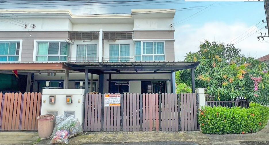 For sale 3 bed townhouse in Mueang Samut Sakhon, Samut Sakhon
