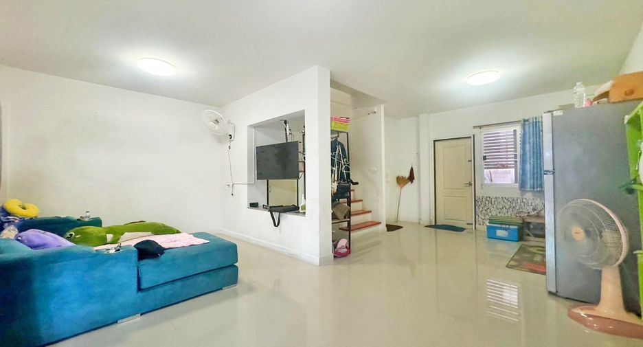 For sale 3 bed townhouse in Mueang Samut Sakhon, Samut Sakhon