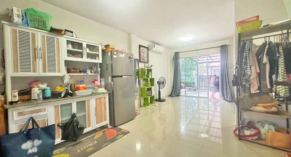 For sale 3 bed townhouse in Mueang Samut Sakhon, Samut Sakhon