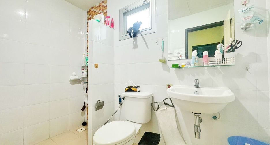 For sale 3 bed townhouse in Mueang Samut Sakhon, Samut Sakhon