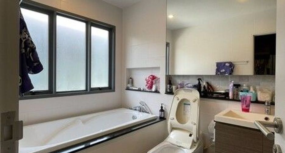 Haus zum Kauf mit 4 Zimmer in Pak Kret, Nonthaburi