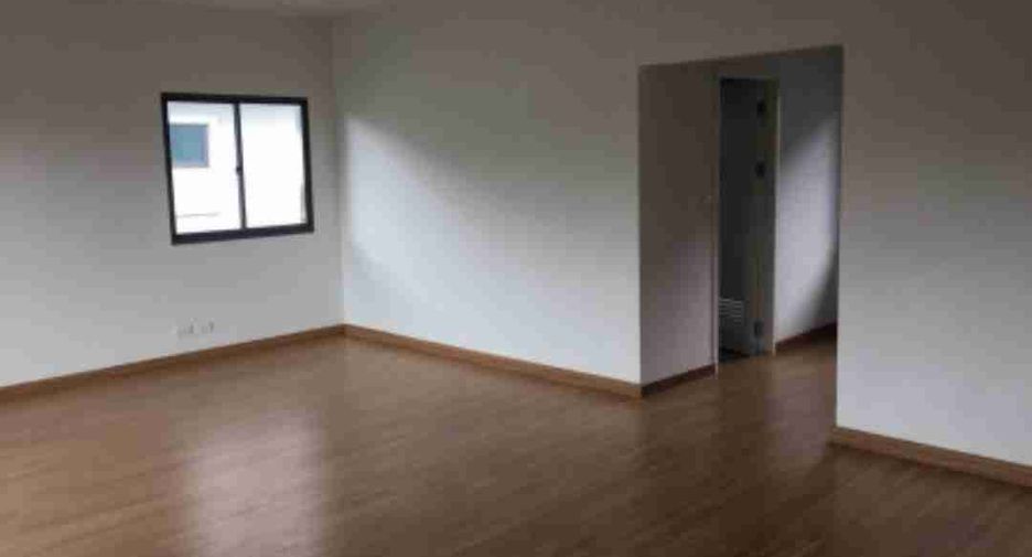 For sale 3 bedrooms house in Suan Luang, Bangkok