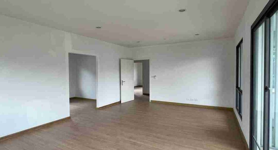For sale 3 bedrooms condo in Suan Luang, Bangkok