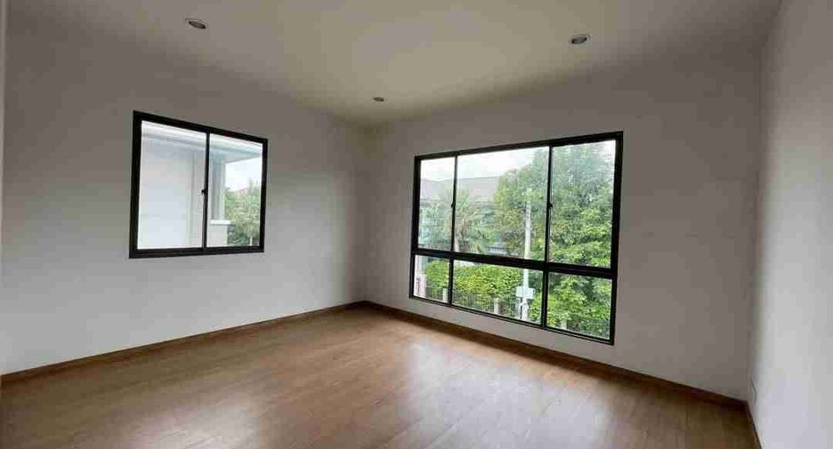 For sale 3 bedrooms condo in Suan Luang, Bangkok
