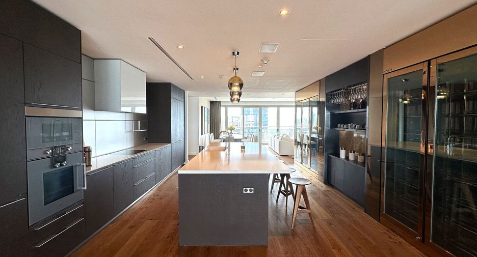 For sale 3 bedrooms condo in Pathum Wan, Bangkok