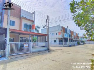 For sale 3 bed townhouse in Mueang Suphanburi, Suphan Buri