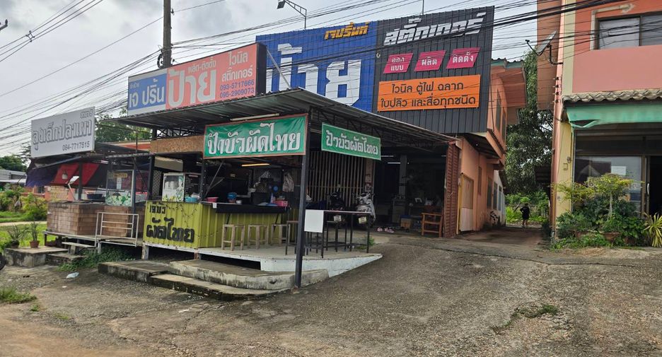 For rent and for sale 4 bed retail Space in Mueang Uttaradit, Uttaradit