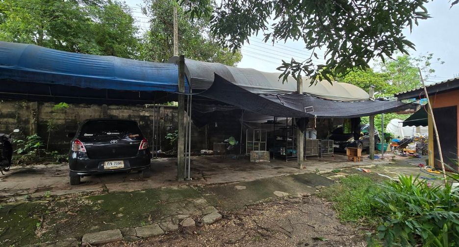For rent and for sale 4 bed retail Space in Mueang Uttaradit, Uttaradit
