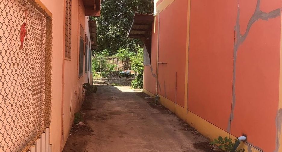 For rent and for sale 4 bed retail Space in Mueang Uttaradit, Uttaradit